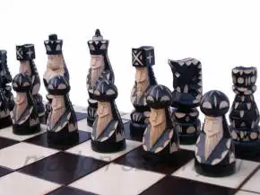 Ručně vyřezávané šachové figurky